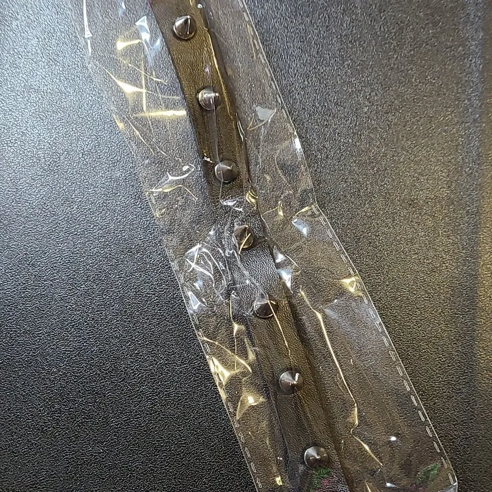 Choker with small spikes